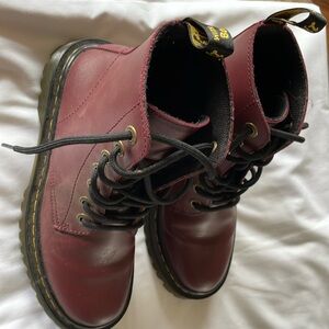 Dr Martens Women's Brown/ Maroon Luana 7 Hole Boots. NWOT. Size 6.